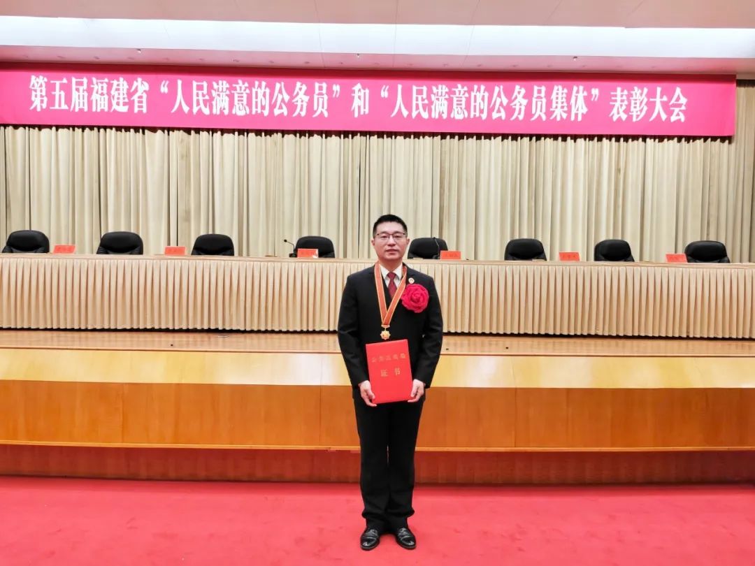 漳州市龙海区人民检察院副检察长林毅：让法治温度，成为民心刻度